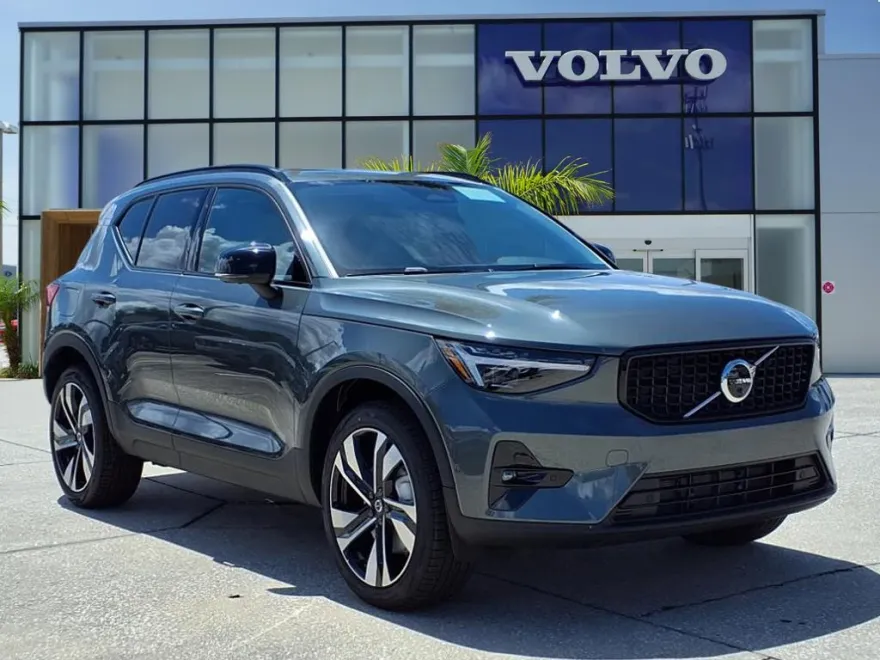2026 Volvo XC40 Plus photo 1