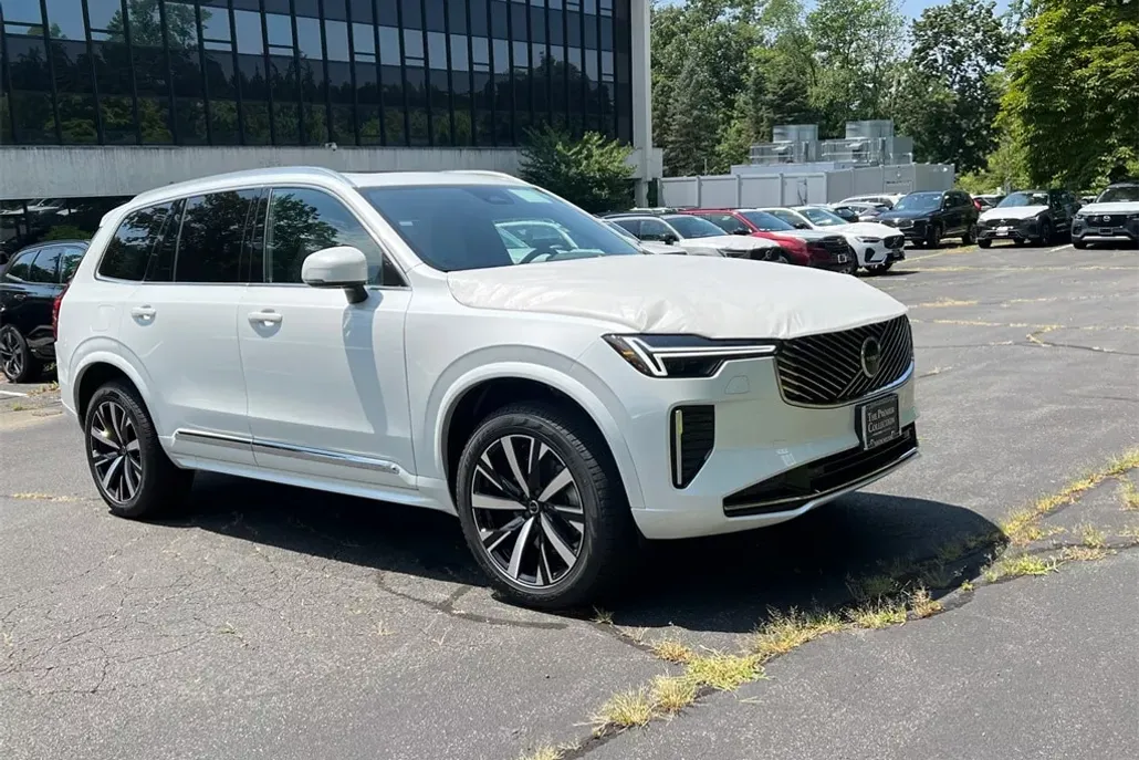 2026 Volvo XC90 B5 Core photo 1