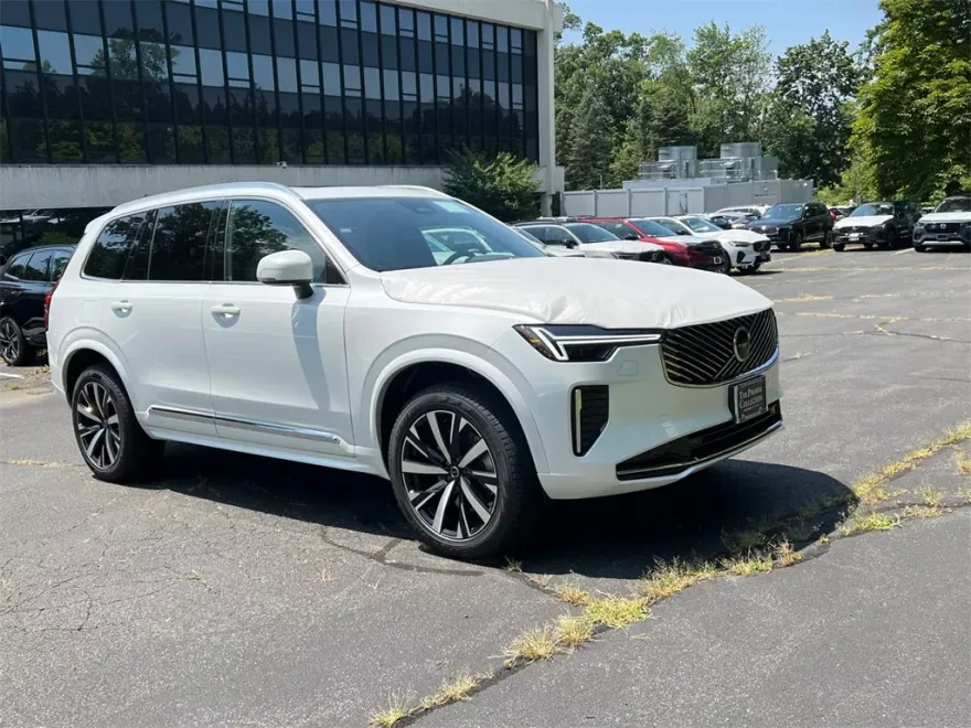 2026 Volvo XC90 B5 Core photo 1