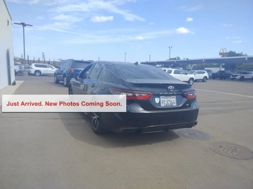 2022 Toyota Camry SE photo 1