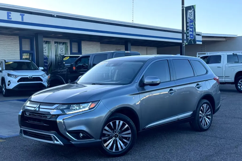 2020 Mitsubishi Outlander SE photo 1