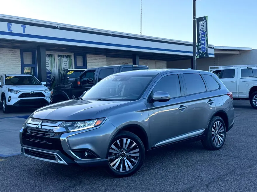 2020 Mitsubishi Outlander SE photo 1