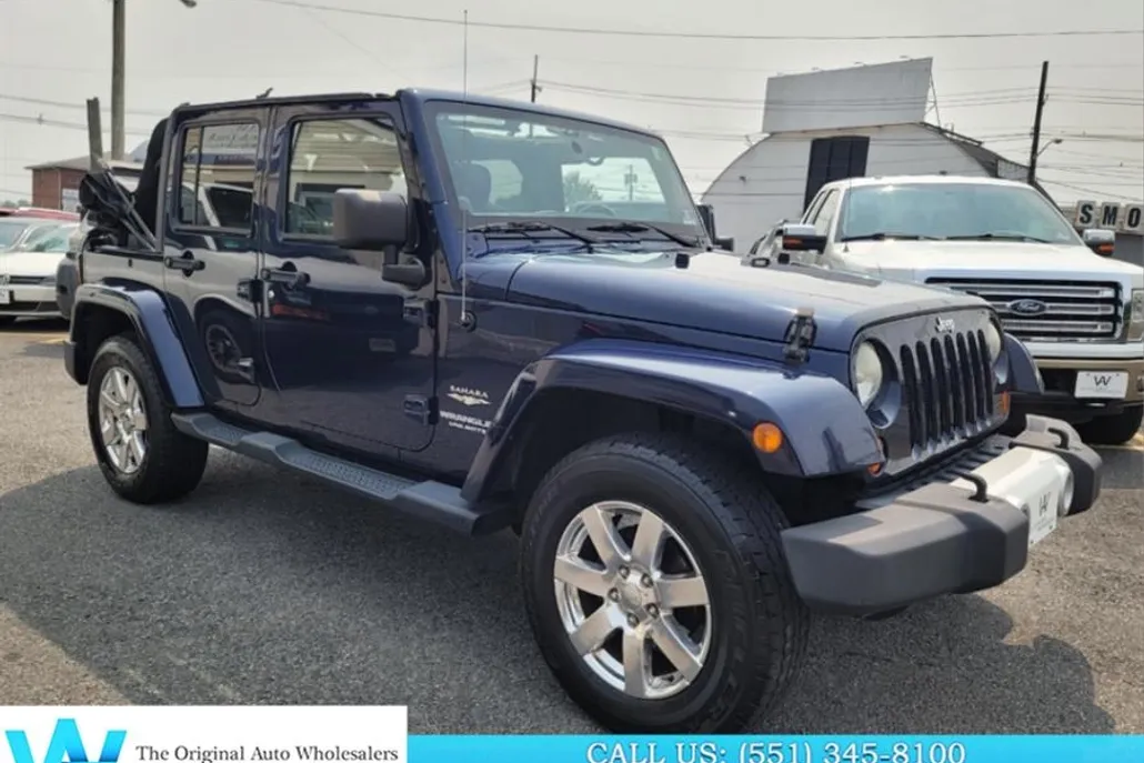 2013 Jeep Wrangler Unlimited Sahara photo 1