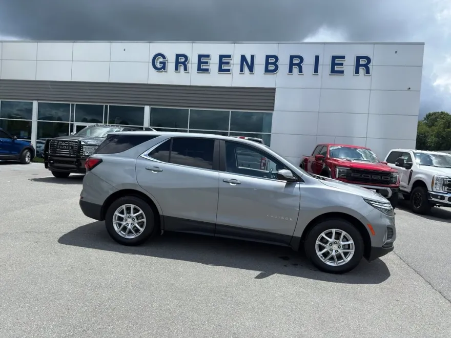 2023 Chevrolet Equinox LT photo 1