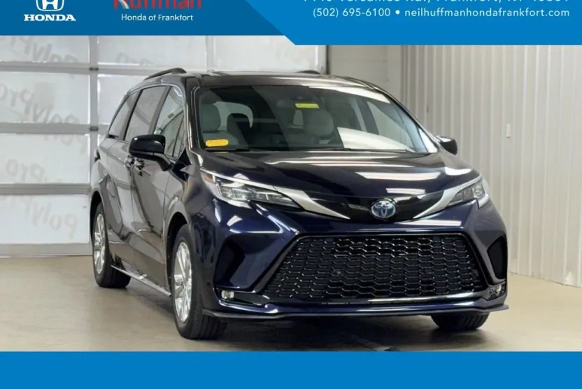 2023 Toyota Sienna XSE photo 1