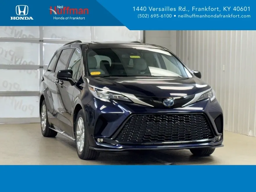 2023 Toyota Sienna XSE photo 1