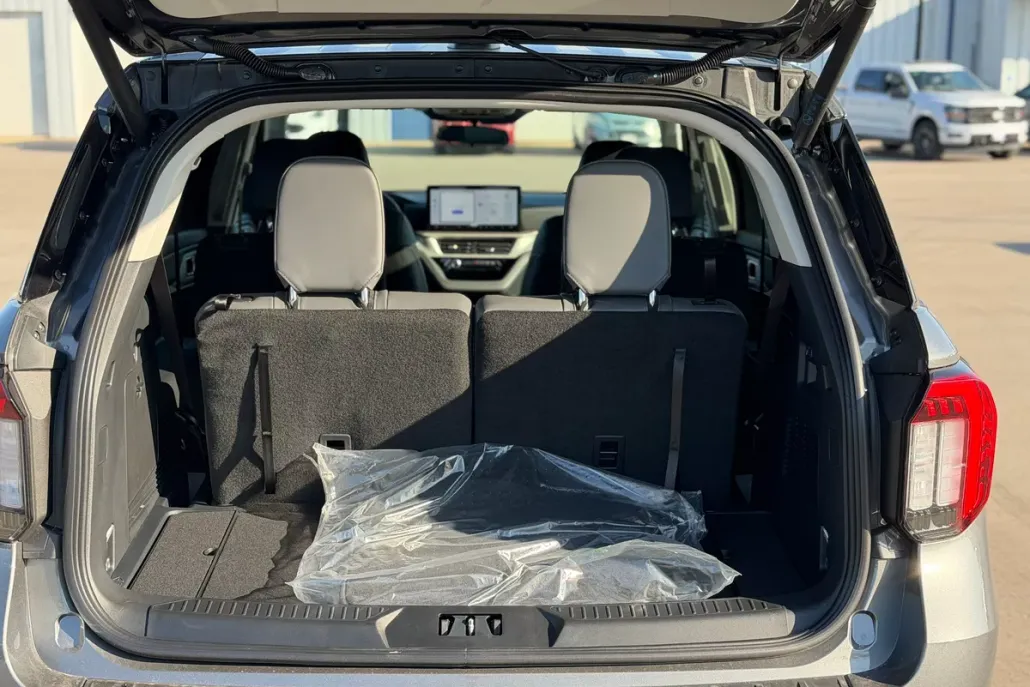 2025 Ford Explorer photo 1