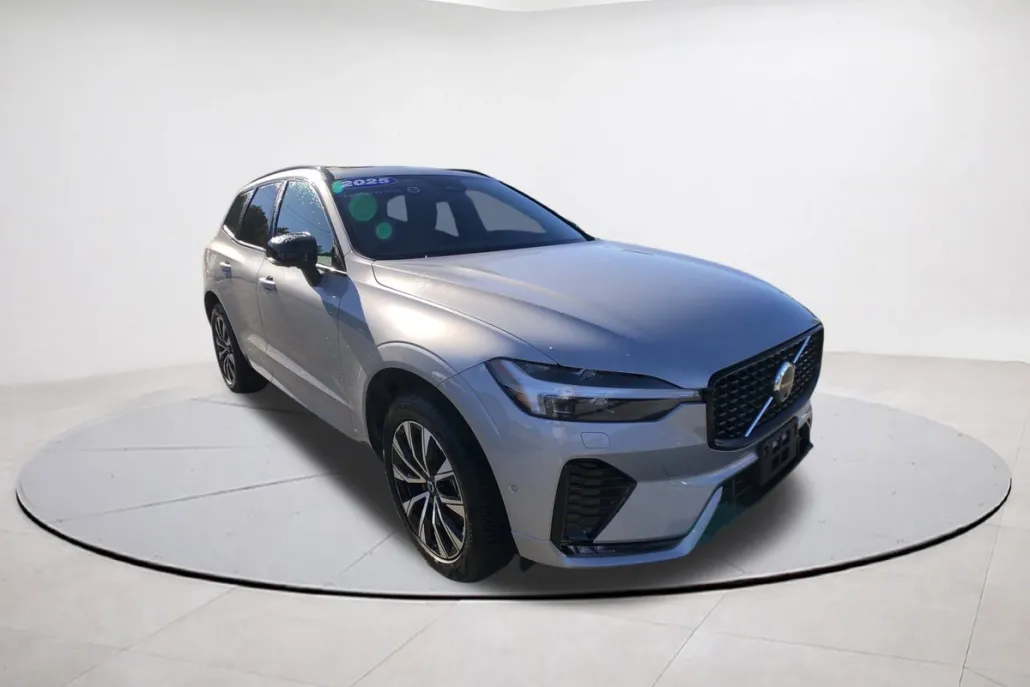 2025 Volvo XC60 B5 Plus photo 1