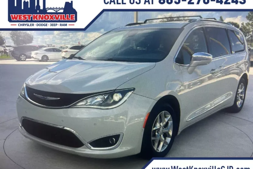 2019 Chrysler Pacifica Limited photo 1