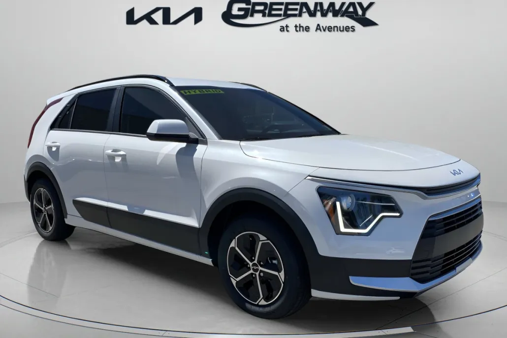 2025 Kia Niro LX photo 1