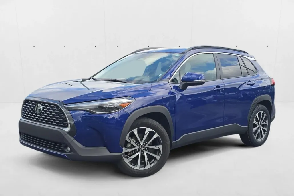 2024 Toyota Corolla Cross XLE photo 1