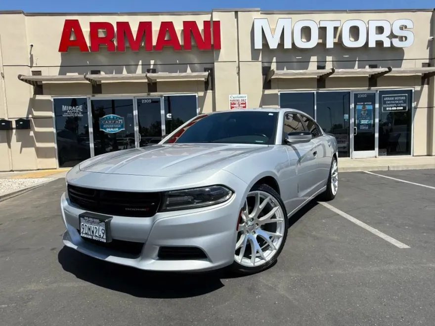 2019 Dodge Charger SXT photo 1