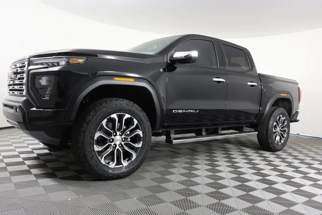 2025 Gmc Canyon Denali photo 1