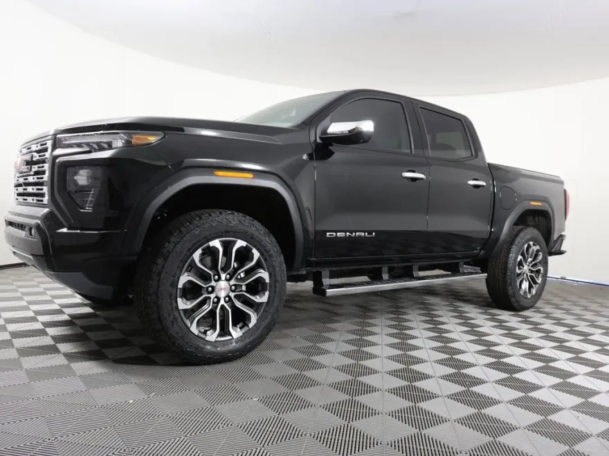 2025 Gmc Canyon Denali photo 1