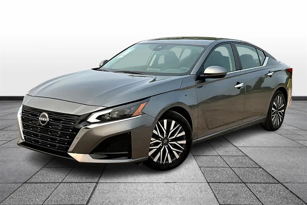 2023 Nissan Altima 2.5 SV photo 1