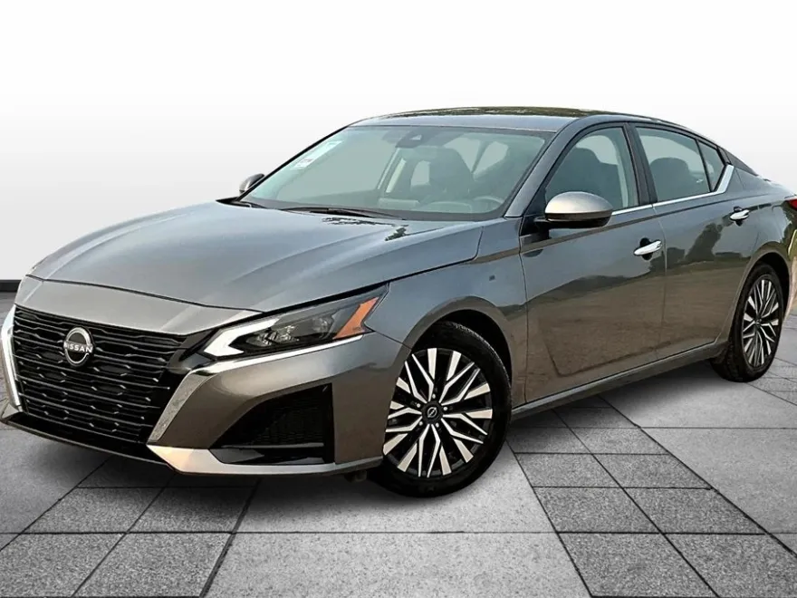 2023 Nissan Altima 2.5 SV photo 1