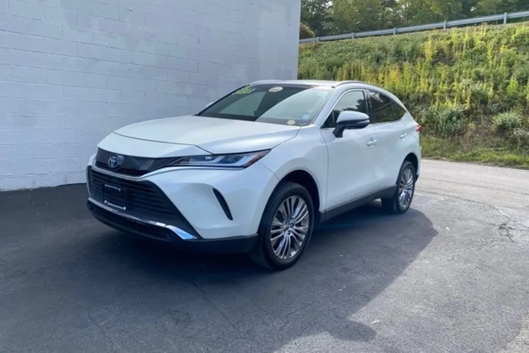 2022 Toyota Venza XLE photo 1