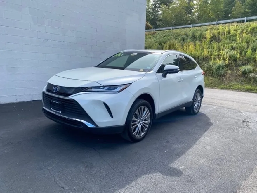 2022 Toyota Venza XLE photo 1