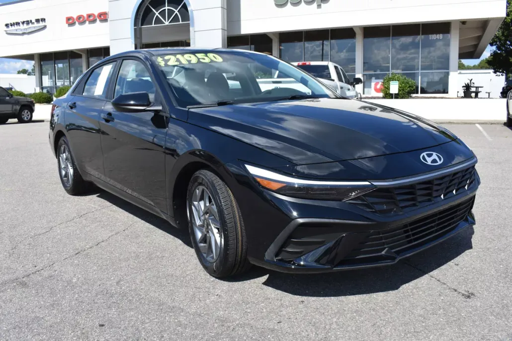 2024 Hyundai Elantra SEL photo 1