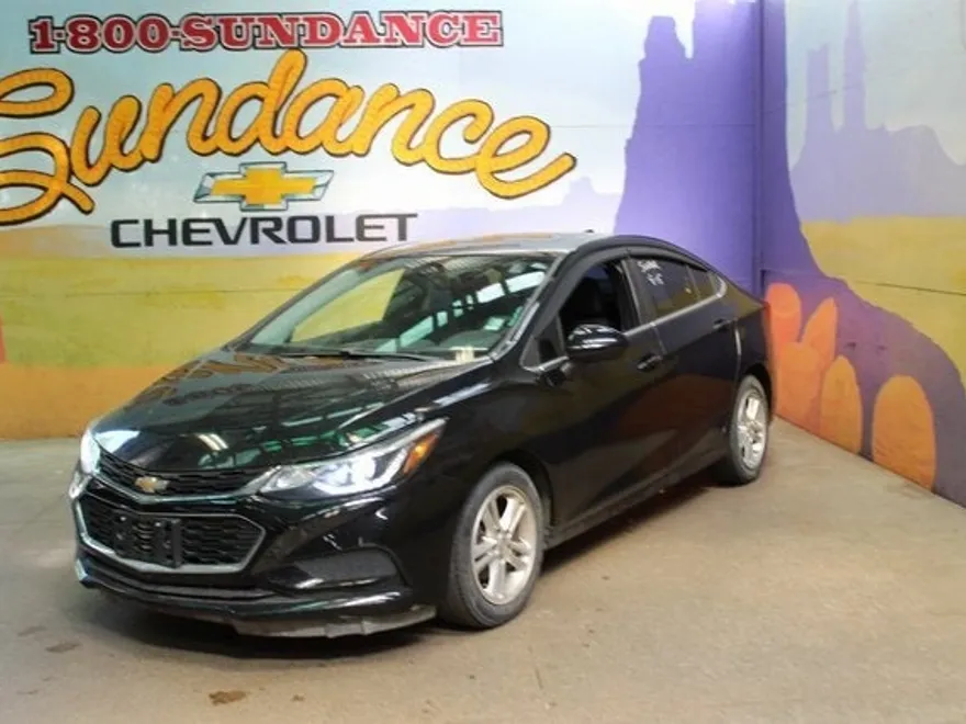 2018 Chevrolet Cruze LT photo 1