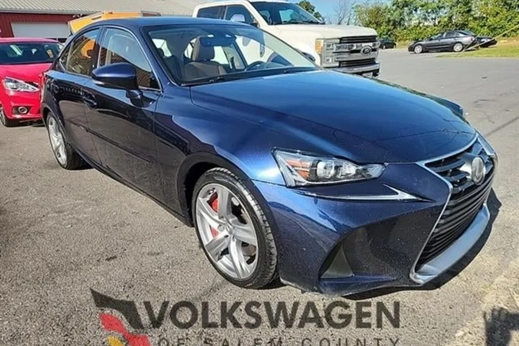 2017 Lexus IS 300 photo 1