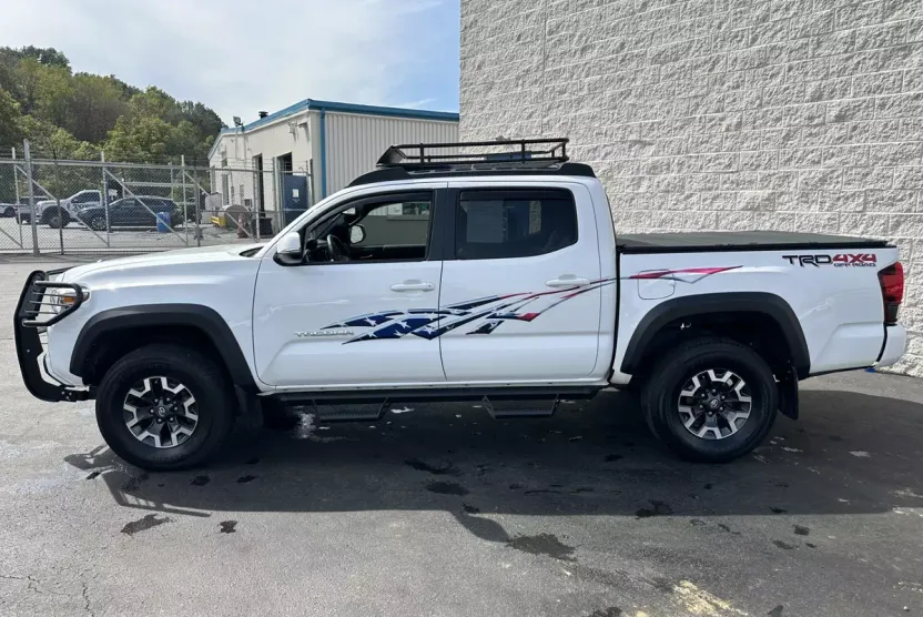 2018 Toyota Tacoma SR5 TRD Pro Sport photo 1