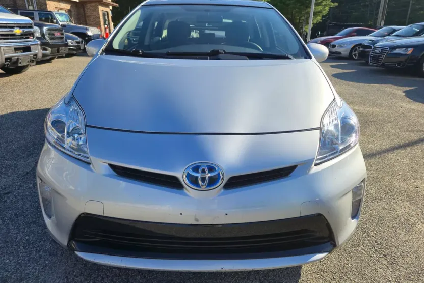 2012 Toyota Prius Three photo 1