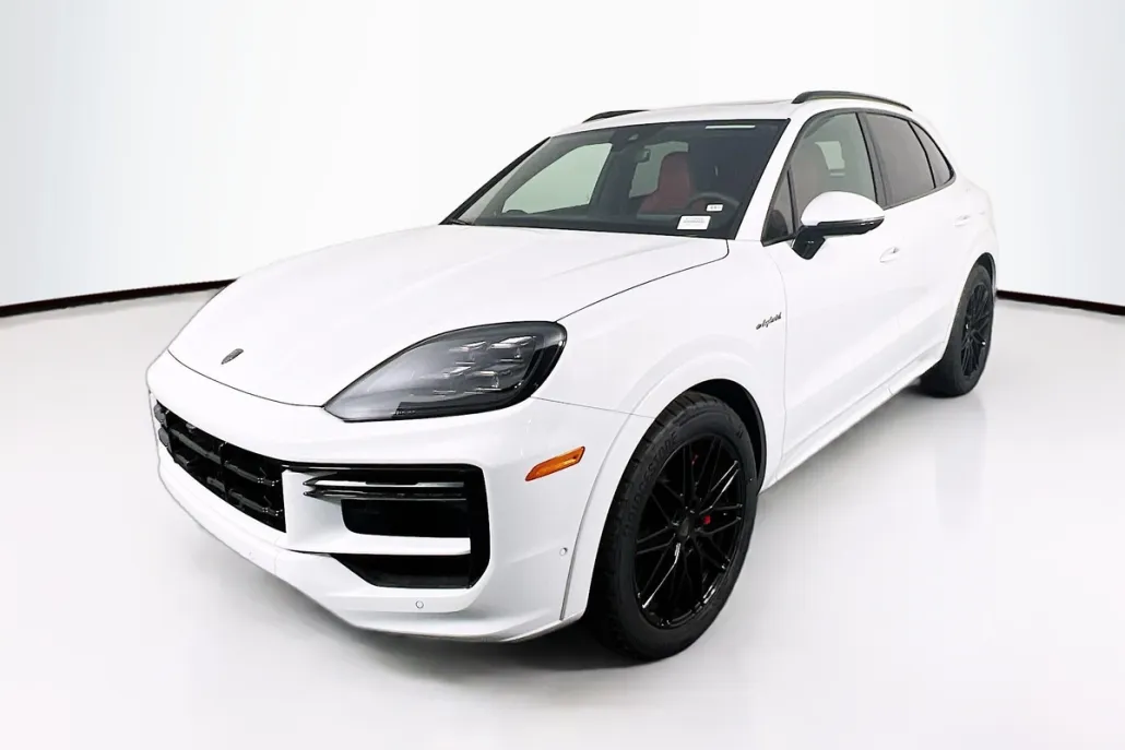 2025 Porsche Cayenne Turbo E-Hybrid photo 1