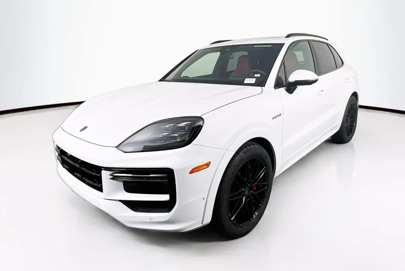 2025 Porsche Cayenne Turbo E-Hybrid photo 1