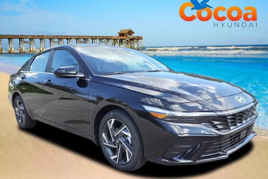 2024 Hyundai Elantra SEL photo 1