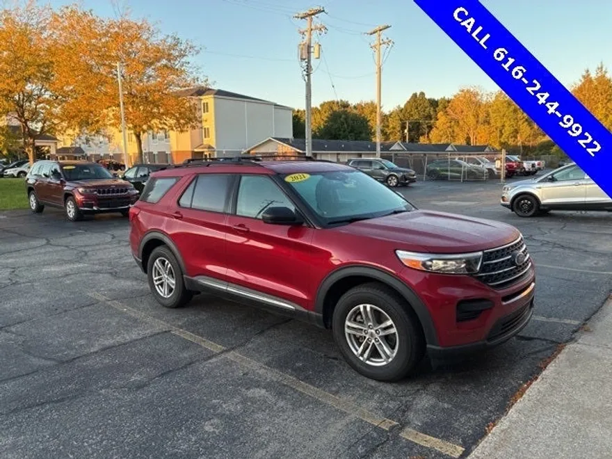 2021 Ford Explorer XLT photo 1