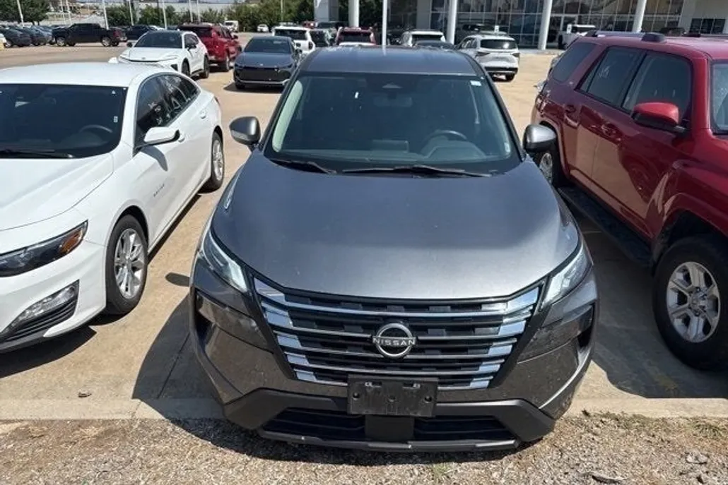 2024 Nissan Rogue SV photo 1