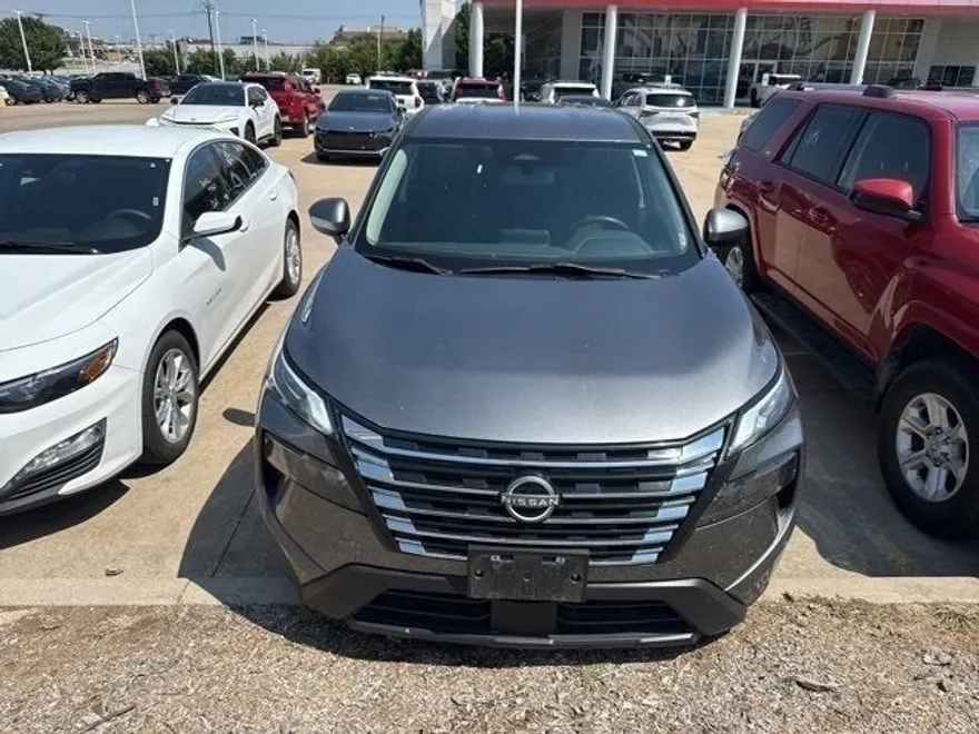 2024 Nissan Rogue SV photo 1