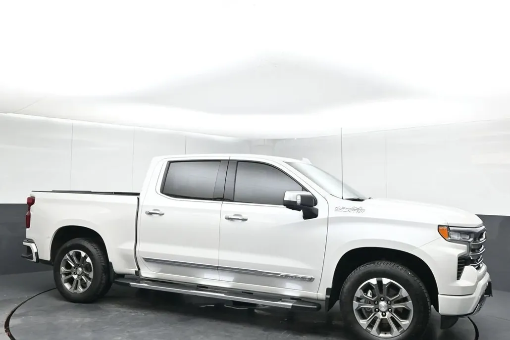 2023 Chevrolet Silverado 1500 High Country photo 1