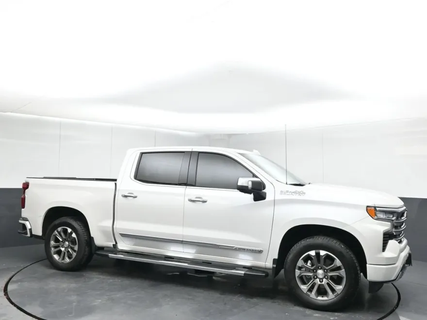 2023 Chevrolet Silverado 1500 High Country photo 1