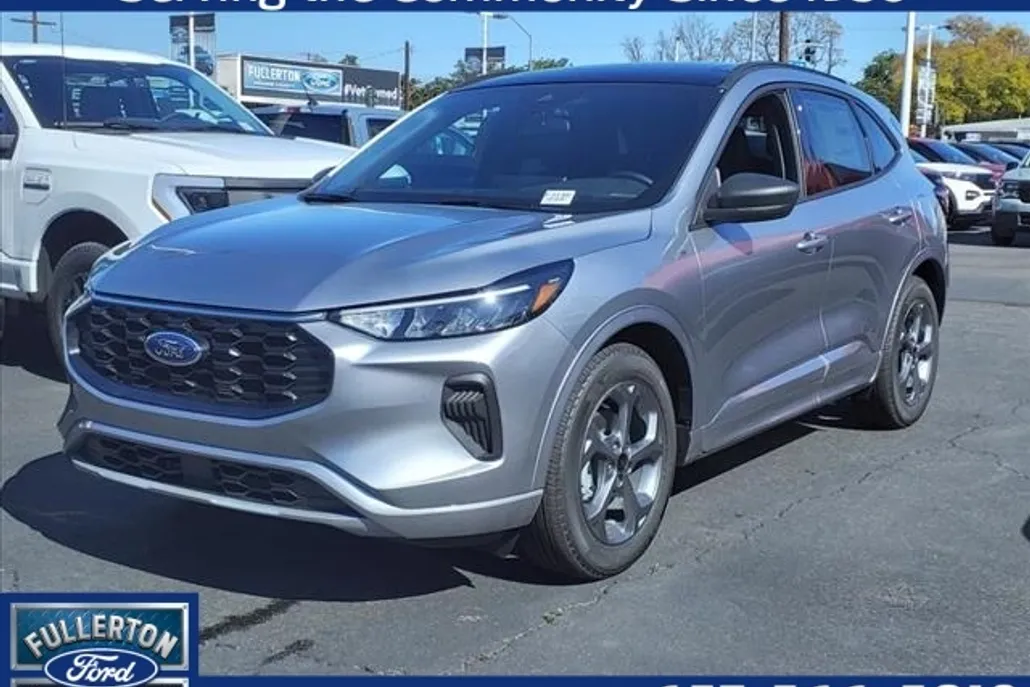 2024 Ford Escape ST-Line photo 1