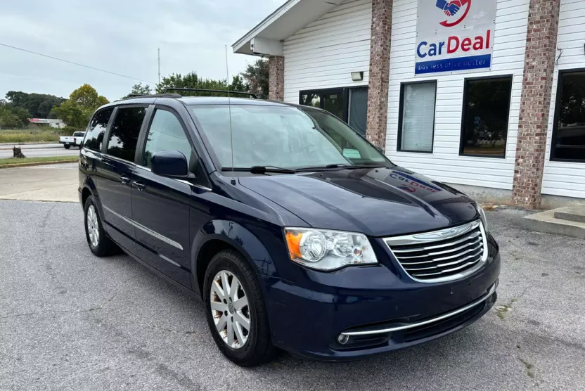 2015 Chrysler Town & Country Touring photo 1