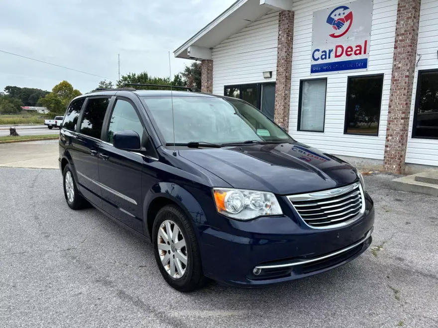 2015 Chrysler Town & Country Touring photo 1