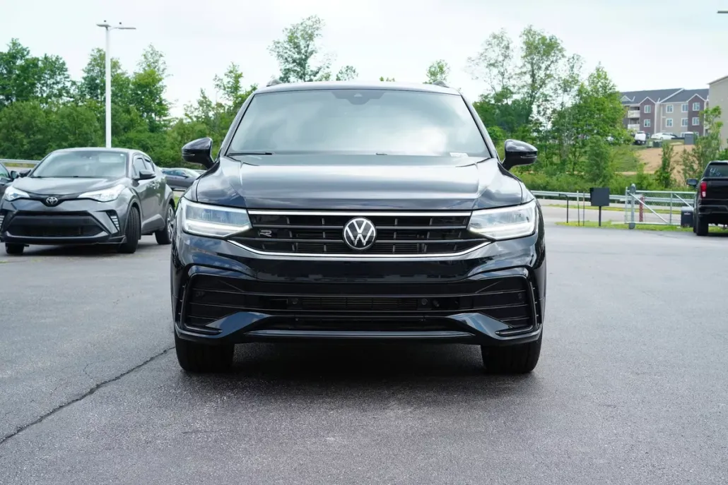 2024 Volkswagen Tiguan SE R-Line Black photo 1