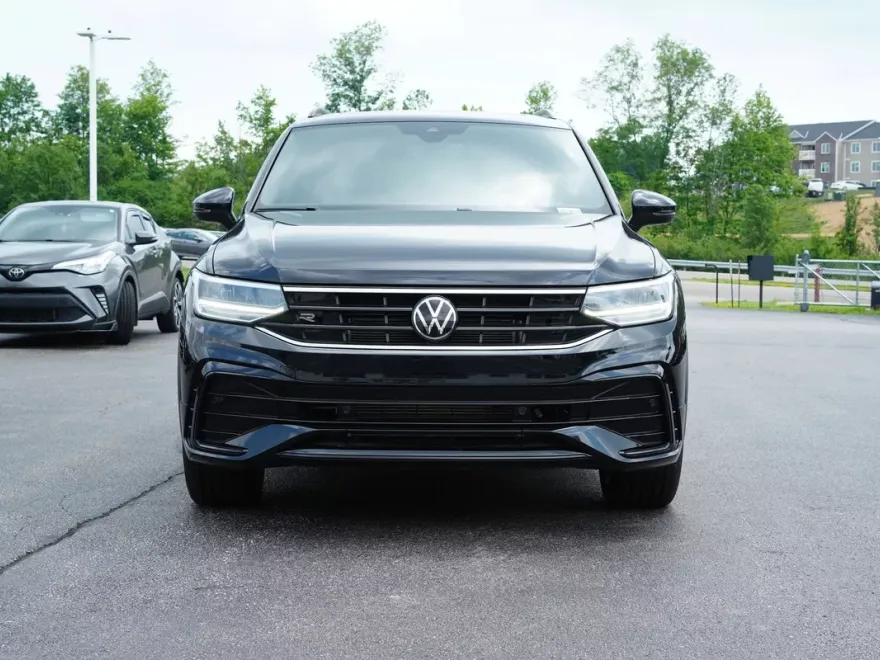 2024 Volkswagen Tiguan SE R-Line Black photo 1