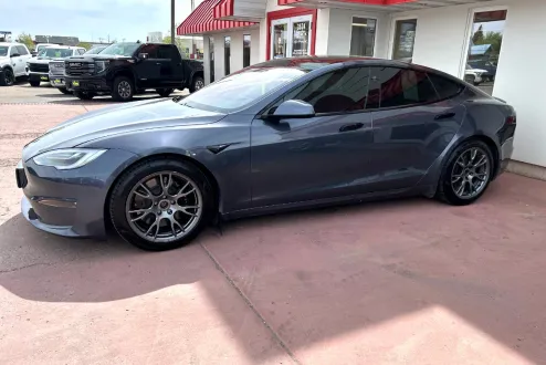 2022 Tesla Model S Plaid AWD photo 2