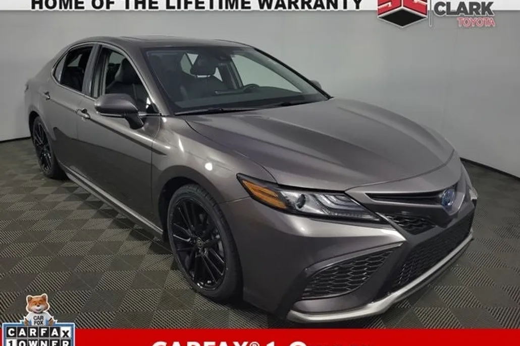 2022 Toyota Camry Hybrid XSE photo 1