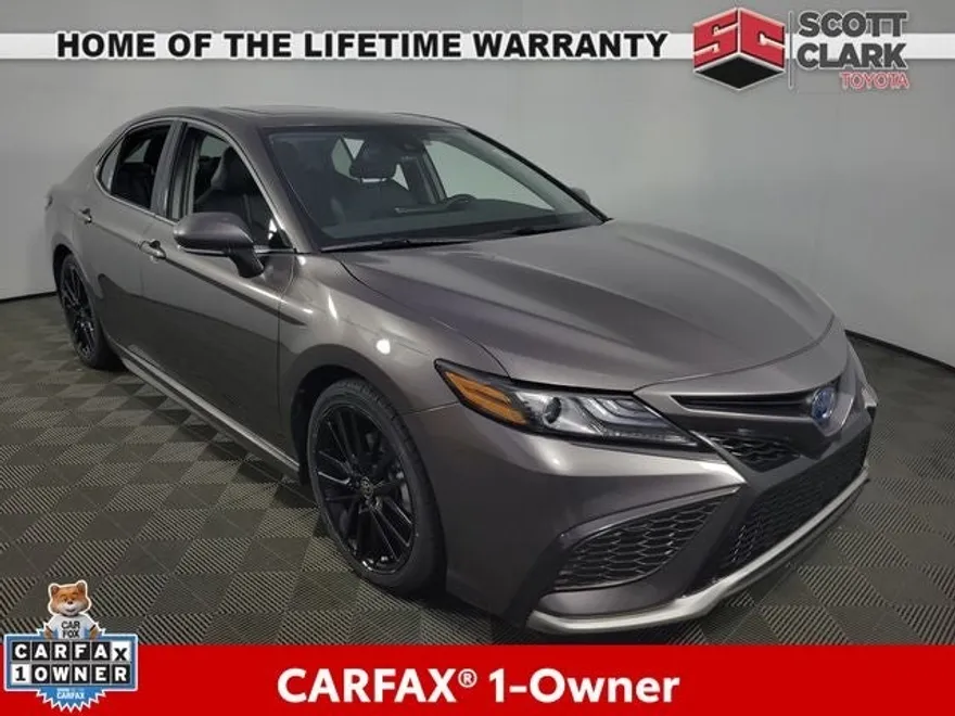 2022 Toyota Camry Hybrid XSE photo 1