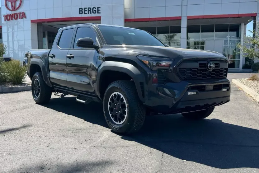 2025 Toyota Tacoma TRD Off-Road Double Cab photo 1