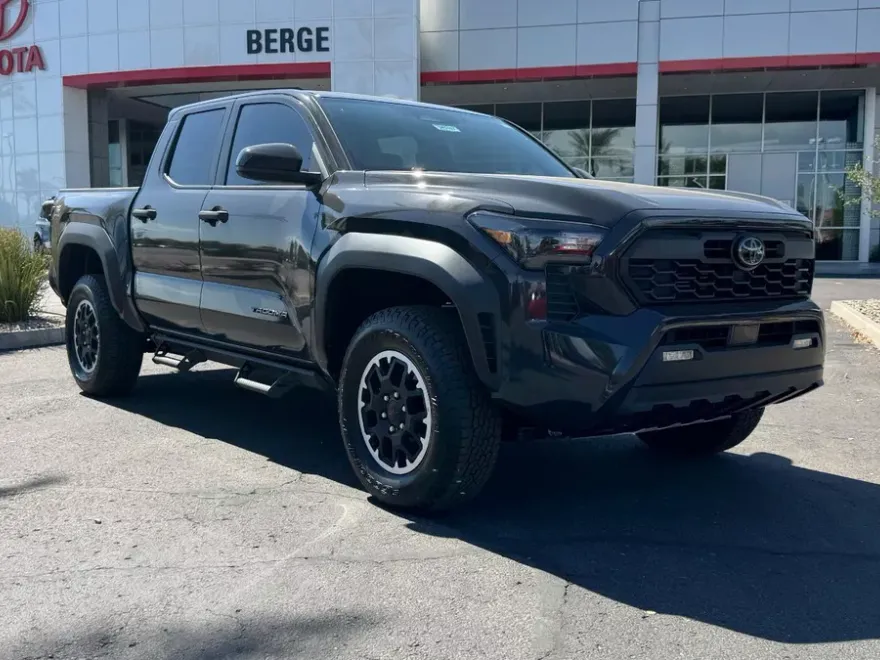 2025 Toyota Tacoma TRD Off-Road Double Cab photo 1