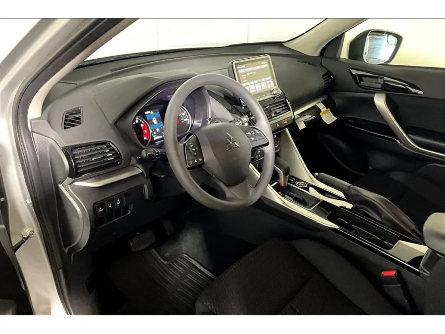 2025 Mitsubishi Eclipse Cross LE photo 1
