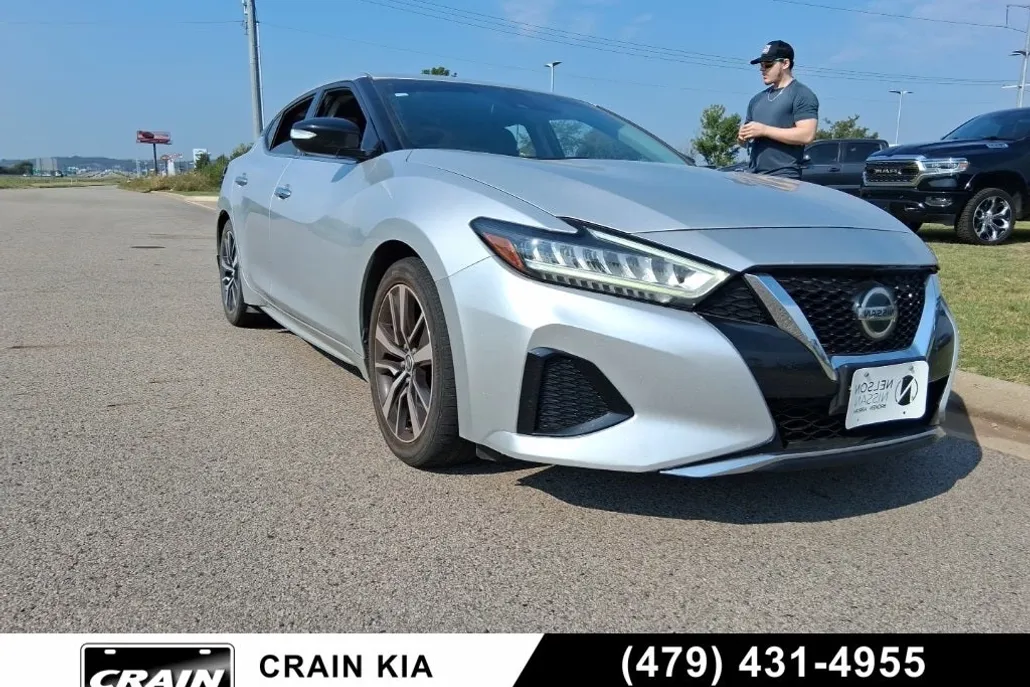 2020 Nissan Maxima SV photo 1