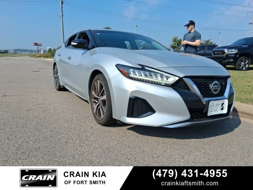 2020 Nissan Maxima SV photo 1