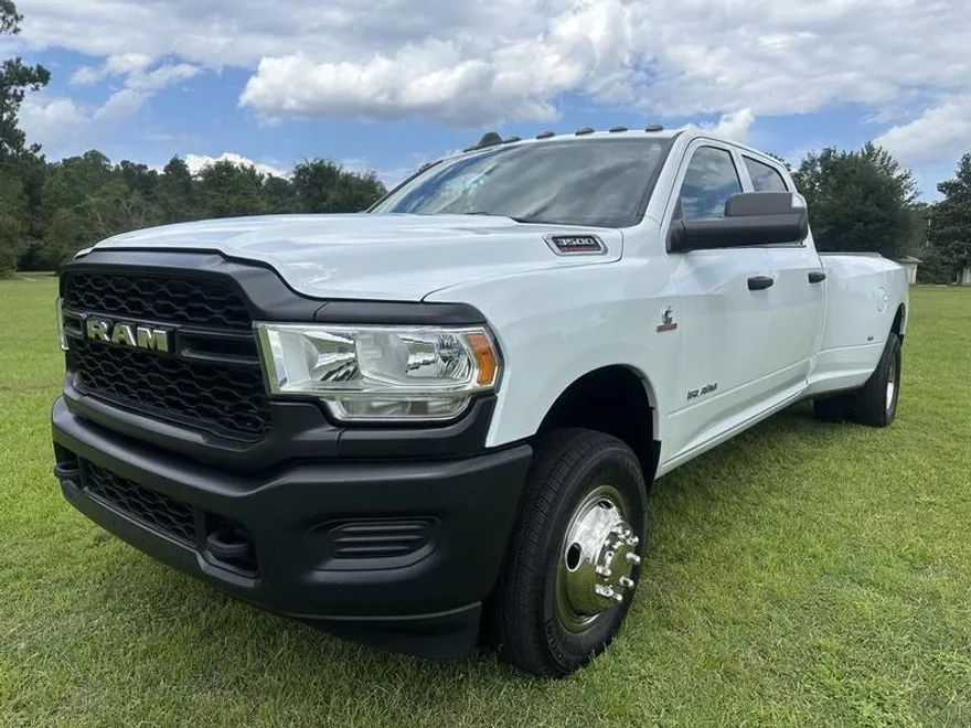 2022 Ram 3500 Tradesman photo 1