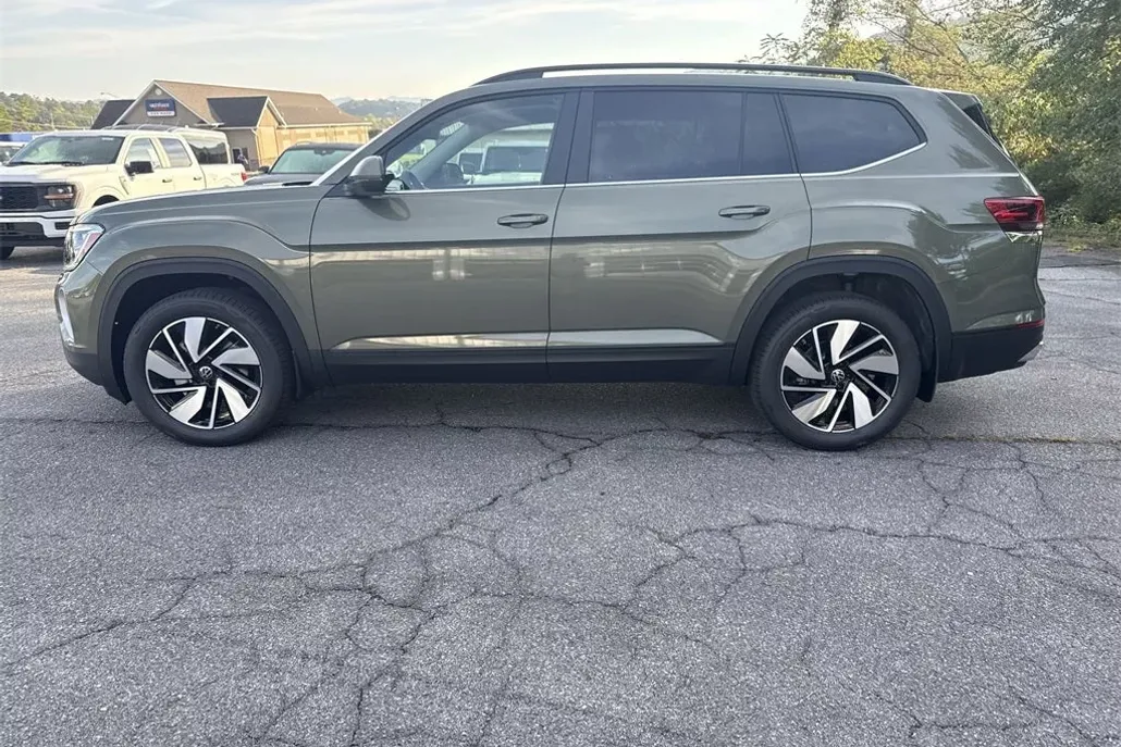 2026 Volkswagen Atlas SE Technology photo 1